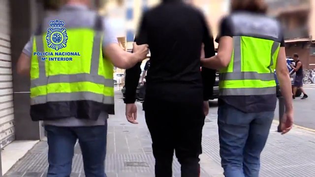 Vini Jr; polícia espanhola prende três homens que fizeram gestos racistas contra o brasileiro