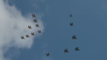 블랙이글스, '리마 에어쇼'서 말레이 공군과 우정 비행 / YTN