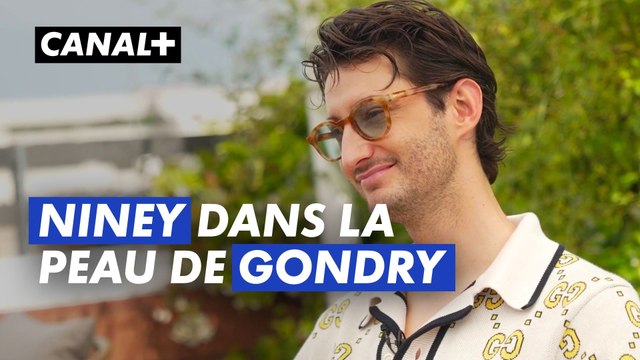 Pierre Niney dans la peau de Michel Gondry dans Le Livre des solutions - Cannes 2023