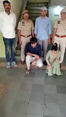 एक हसीना और डॉक्टर ने कई चिकित्सकों के ठगे करोड़ों रुपए, चेहरा छिपाया तो चोटी पकड़ ऊपर किया: देखें वीडियो