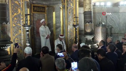 Diyanet İşleri Başkanı Ali Erbaş, İstanbul'un Fethi'nin 570. yıl dönümünde Ayasofya'da namaz kıldırdı