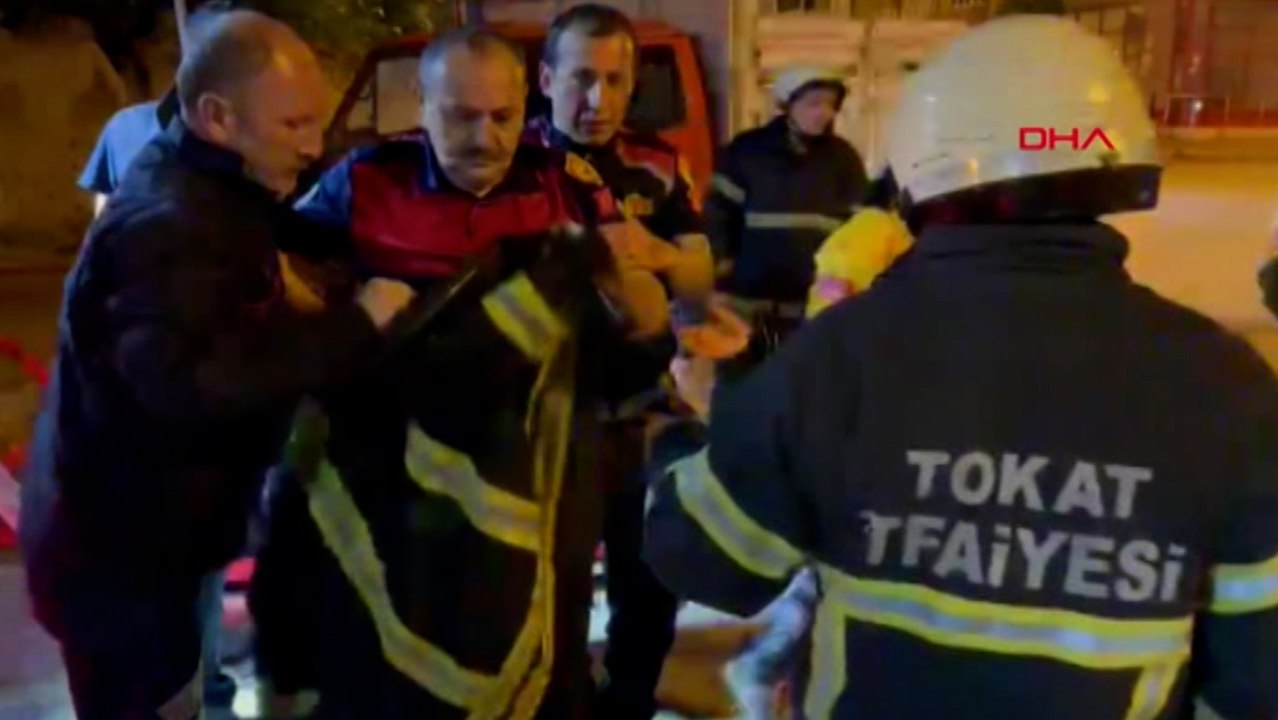 Yangına müdahale eden itfaiye eri dumandan etkilendi