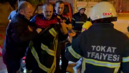 Yangına müdahale eden itfaiye eri dumandan etkilendi