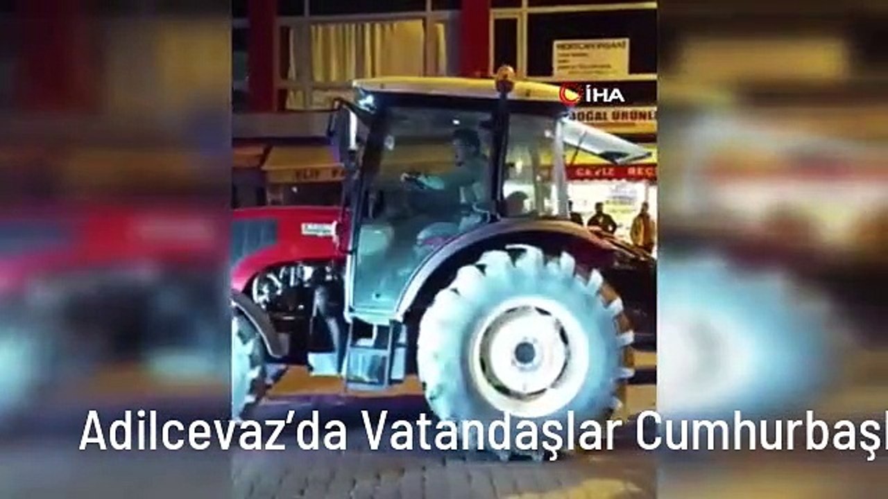Adilcevaz'da Vatandaşlar Cumhurbaşkanı Erdoğan'ın Seçim Zaferini Traktörle Kutladı