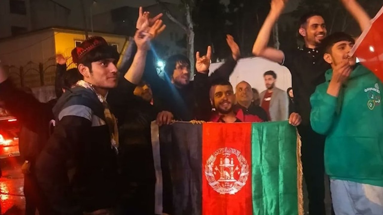 Özdağ: Yurdunu savun, ülkende ikinci sınıf vatandaş olma