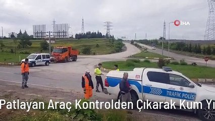 Frenleri Patlayan Araç Kontrolden Çıkarak Kum Yığınına Saplandı