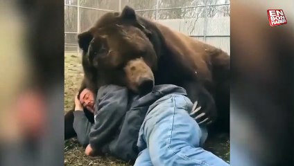 Ayı ile arkadaş olan adam