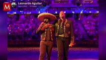 Leonardo Aguilar olvida encender su micrófono en pleno dueto con Pepe Aguilar