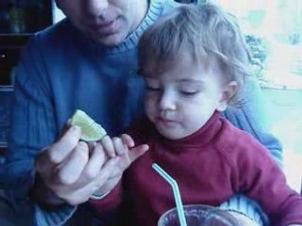 2008-03-24 - Louis boit a la paille