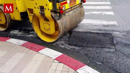 Hombre es multado por 16 MIL PESOS luego de arreglar un bache por su cuenta