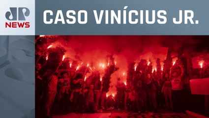 Grupos se manifestam contra o racismo em frente ao consulado da Espanha em SP