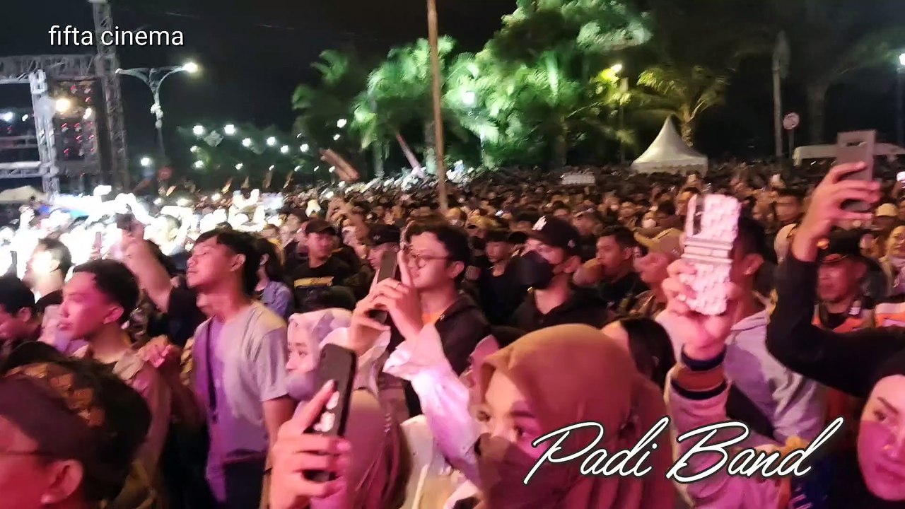 PADI REBORN MANGGUNG DI SIMPANG LIMA GUMUL KEDIRI