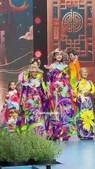 Hoa hậu Dỗ Thị Hà lễ phép khi trình diễn cùng NSƯT Phi Điểu