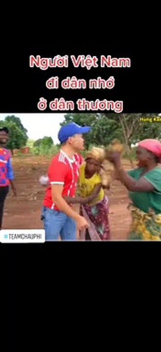 Hình ảnh đẹp của người Việt tại châu Phi: Tự hào mang mũ cối Việt Nam đi khắp nơi