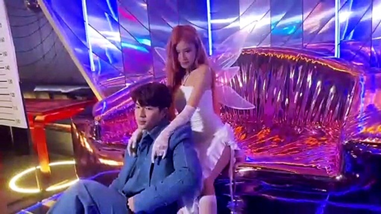 Hoàng Yến Chibi rủ rê dàn sao Vbiz hóa trang Halloween trong buổi họp báo MV mới.