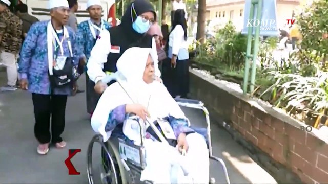 Jemaah Calon Haji Jawa Timur Penuhi Embarkasi