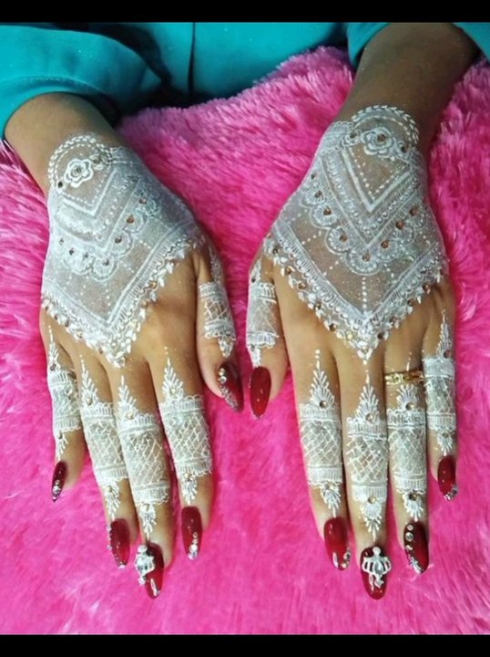 Unique mehndi design 2023