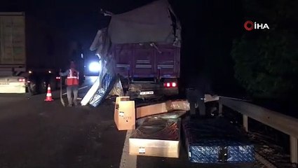 Otoyolda feci kaza: Paramparça olan tırın kupasından sağ çıktı