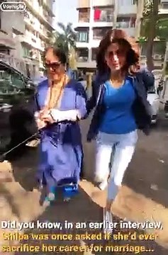 Mummy ko haath mein chott lagi hai? Shilpa Shetty with her mom Sunanda Shetty! Kya h