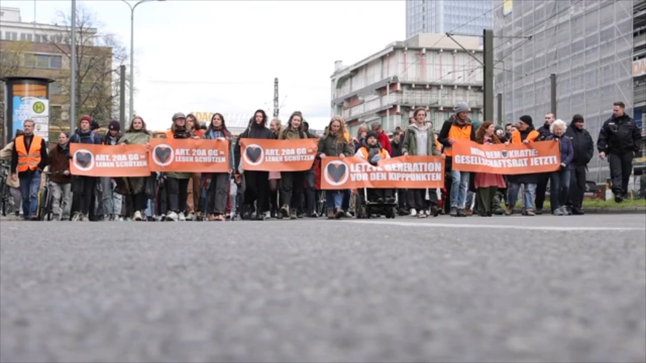 Bundesweite Razzia gegen 'Letzte Generation'