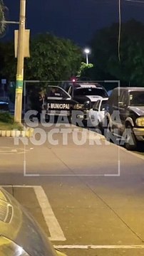 #Preliminar Un hombre y una mujer resultaron lesionados de gravedad tras ser atacados a balazos, en calles de la colonia Francisco Silva Romero de Tlaquepaque #GuardiaNocturna