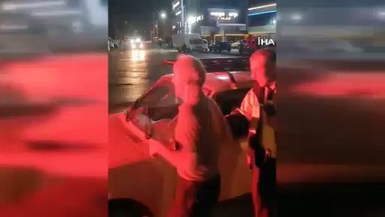 Alkollü sürücü polisi canından bezdirdi