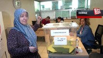 Yıllık izinlerini ayarlayan gurbetçiler oylarını Kapıkule'de kullanıyor