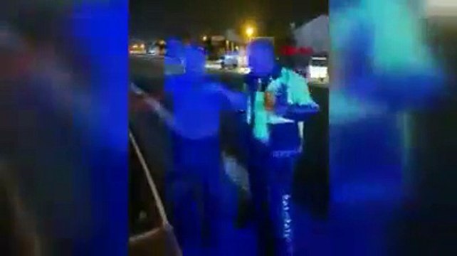Polise rest çekti: 'Bıraktım gidiyorum arabayı, hadi hayırlı uğurlu olsun'