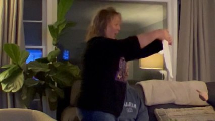 Woman finding out that her daughter is pregnant is the epitome of wholesomeness