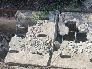 Công an vào cuộc điều tra vụ kẻ gian đập phá hơn 200 nắp cống ở xa lộ Hà Nội để lấy cốt thép