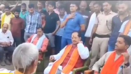 लखीसराय: नेता प्रतिपक्ष पहुंचे घोंघसा, मृत आर्मी जवान के परिजन से मिलकर बंधाया ढांढस