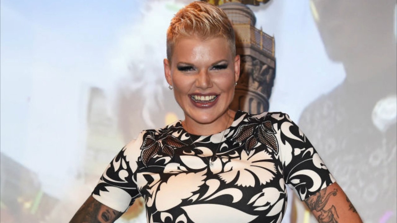 Schlagersängerin Melanie Müller wegen Hitlergruß angeklagt