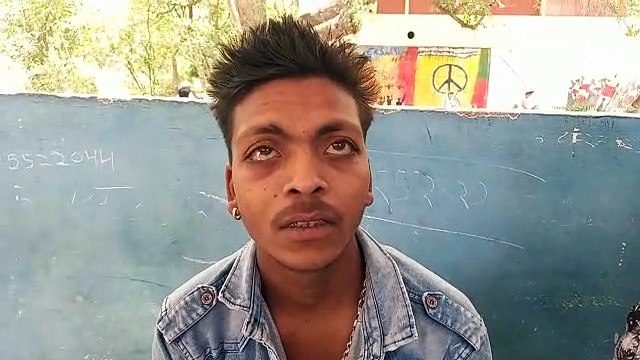 Video : किसी काम से पत्नी थी घर से बाहर, पति ने फांसी लगाकर कर ली सुसाइड