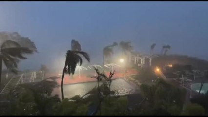 Il tifone Mawar si abbatte sull'isola di Guam