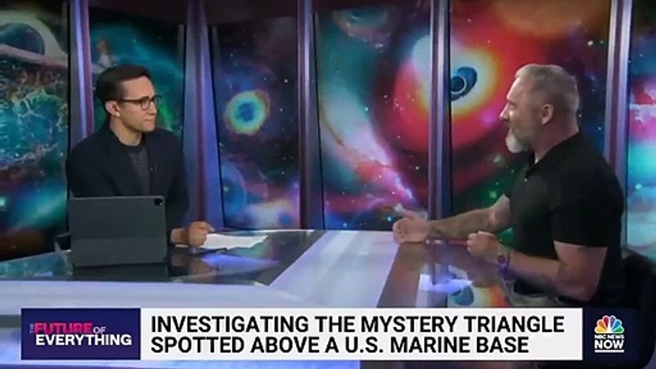 Investigating mystery triangle UFO spotted above U.S. p7
