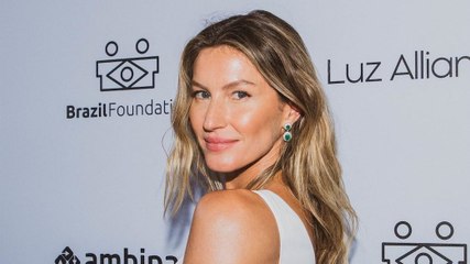 Gisele Bündchen : le mannequin arrive au bras de sa soeur jumelle lors d'un gala de charité