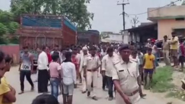 सारण: सड़क दुर्घटना में बाइक सवार युवक की मौत, आक्रोशित लोगों ने किया सड़क जाम