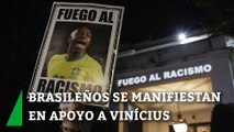 Brasileños se manifiestan en apoyo a Vinícius frente al Consulado de España en Sao Paulo