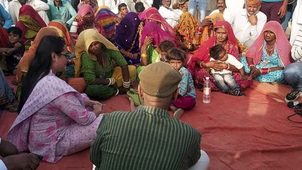 Watch Video:- मूलसागर में विस्थापित परिवारों की महिलाओं ने कलक्टर टीना डाबी को दी आशीष