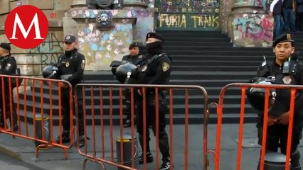 Policías resguardan el Congreso de la CdMx previo a la comparecencia de Sandra Cuevas