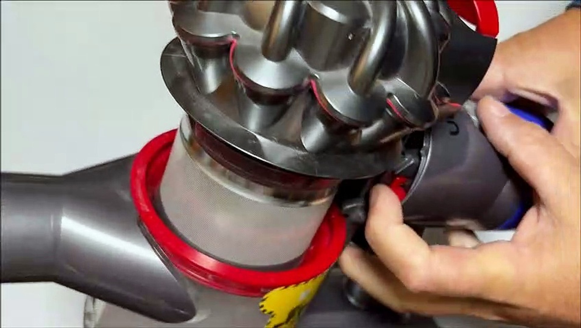 How to Remove the Dust Bin Canister from a Dyson V8 - video Dailymotion