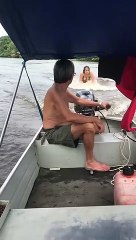 Com 70 anos, decidiu fazer esqui aquático no rio