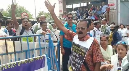 শিক্ষকদের অনিচ্ছাকৃত বদলির প্রতিবাদে সংগ্রামী যৌথ মঞ্চের মিছিলে ফের পুলিশি বাধা! | Oneindia Bengali