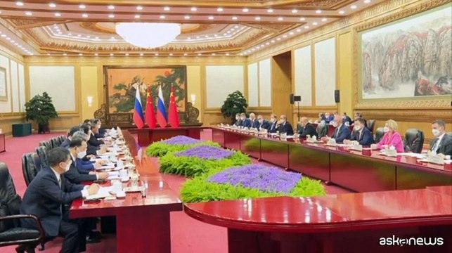 Il presidente cinese Xi Jinping riceve il premier russo Mishustin