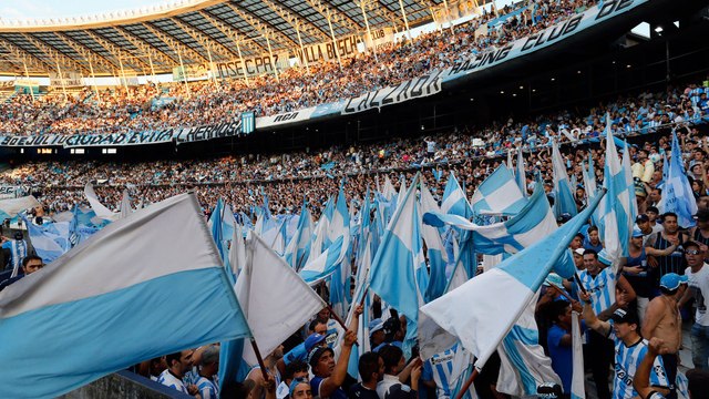 Un hincha de Racing le hizo gestos racistas a los de Flamengo