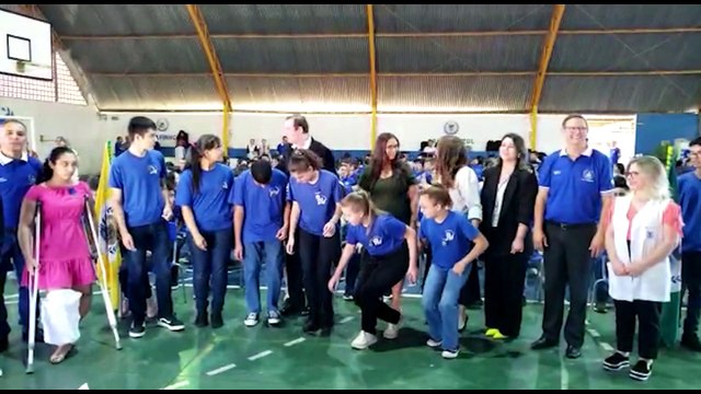 Alunos de Colégio Estadual Cívico-Militar recebem medalhas de Honra ao Mérito