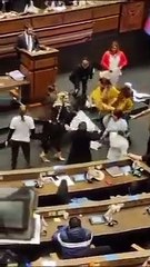 Congreso de Bolivia a las piñas