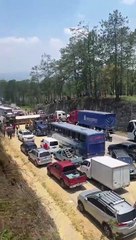 Rastra accidentada obstaculiza el paso en la carretera CA-5 a la altura de Siguatepeque