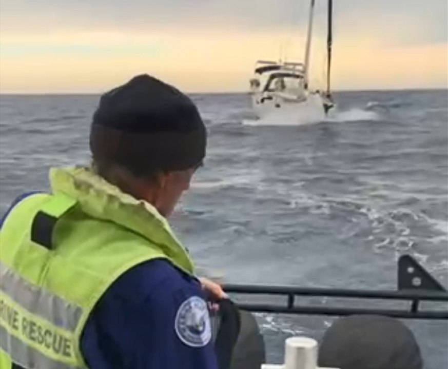 40-foot yacht rescued after it catches fire off Batemans coast