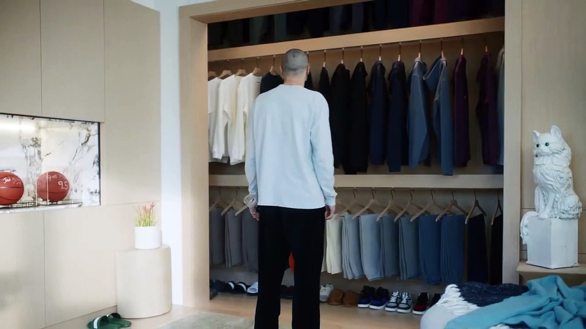 ⁣Pete Davidson Smart Water